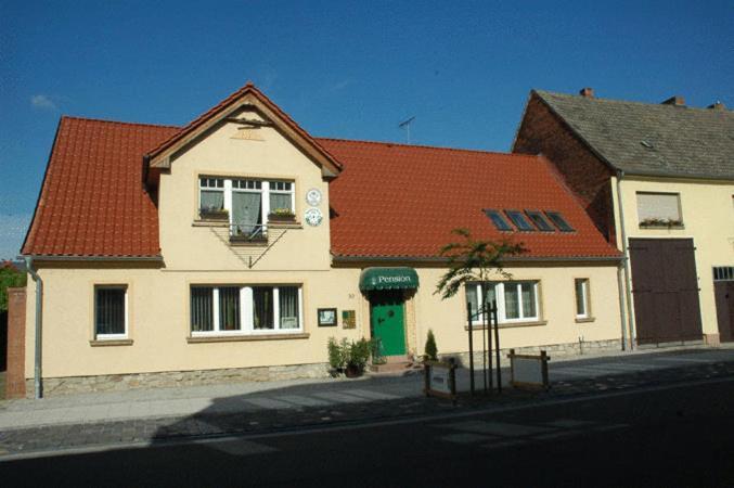 Hotel Garni & Oma'S Heuhotel 'Pension Zur Galerie' Barby Exterior photo